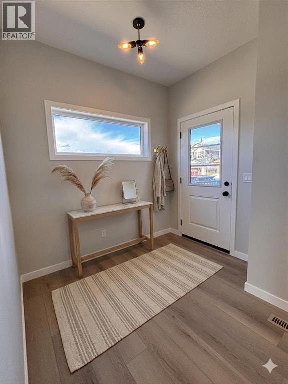 475 Baywater Green SW — photo 2