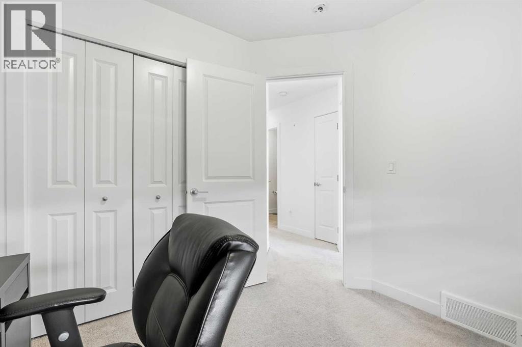 328 Bayview Street SW — photo 17