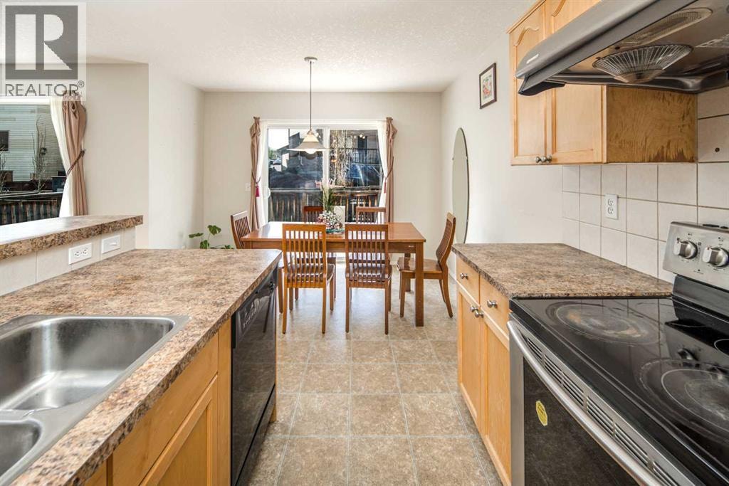 96 Panamount Manor NW — photo 9