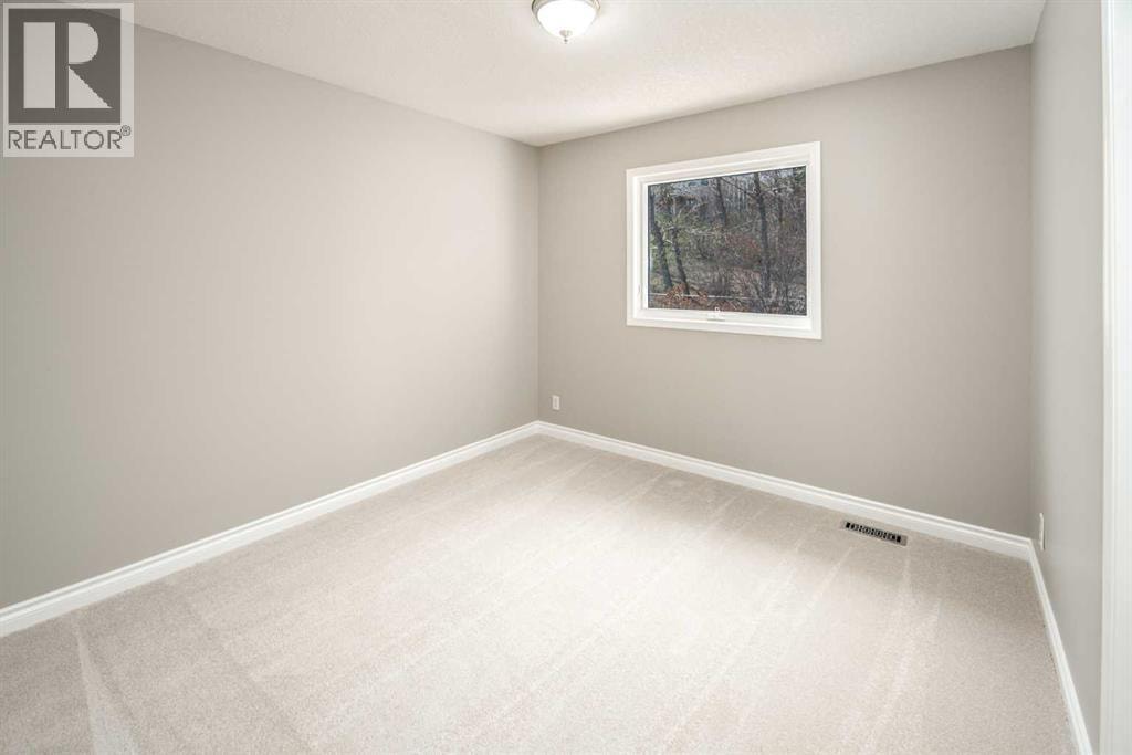 79 Hamptons Heights NW — photo 32