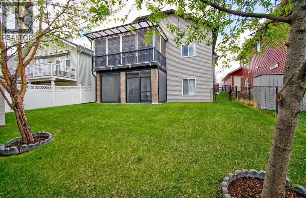 49 Thornfield Close SE — photo 2