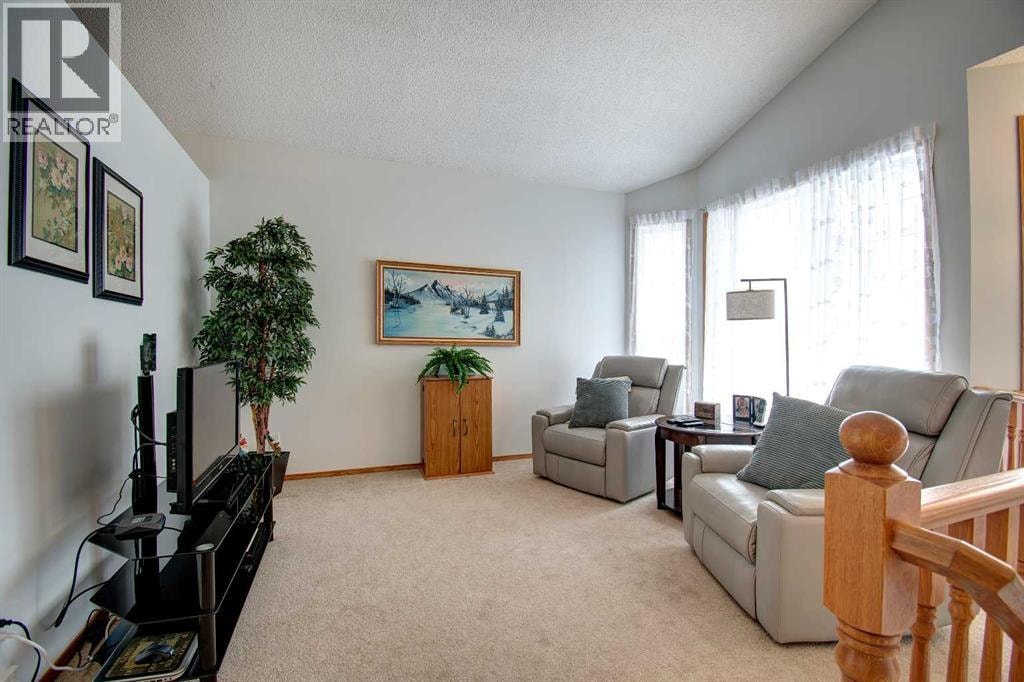 49 Thornfield Close SE — photo 9