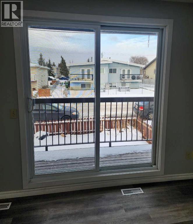 B, 1404 43 Street SE — photo 10