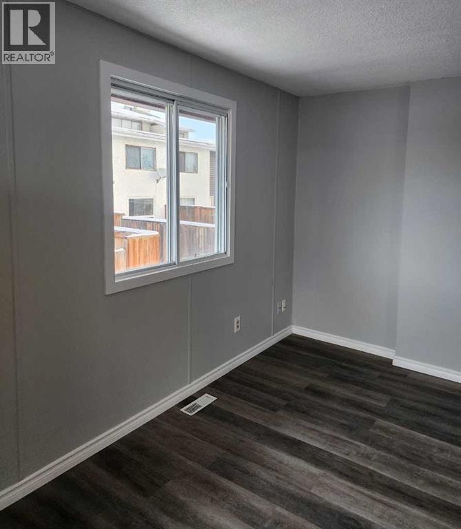 B, 1404 43 Street SE — photo 8