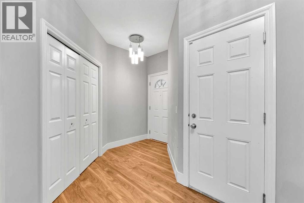 197 Royal Crest View NW — photo 2