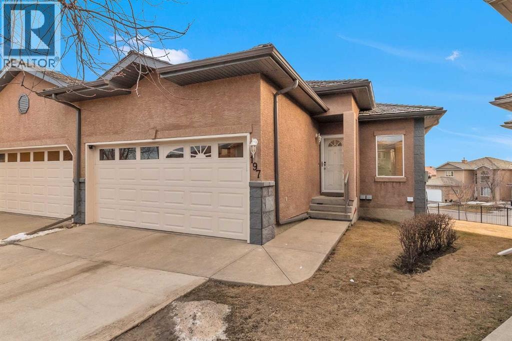 197 Royal Crest View NW — photo 1