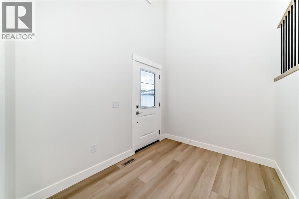 707 Mandalay Avenue — photo 5