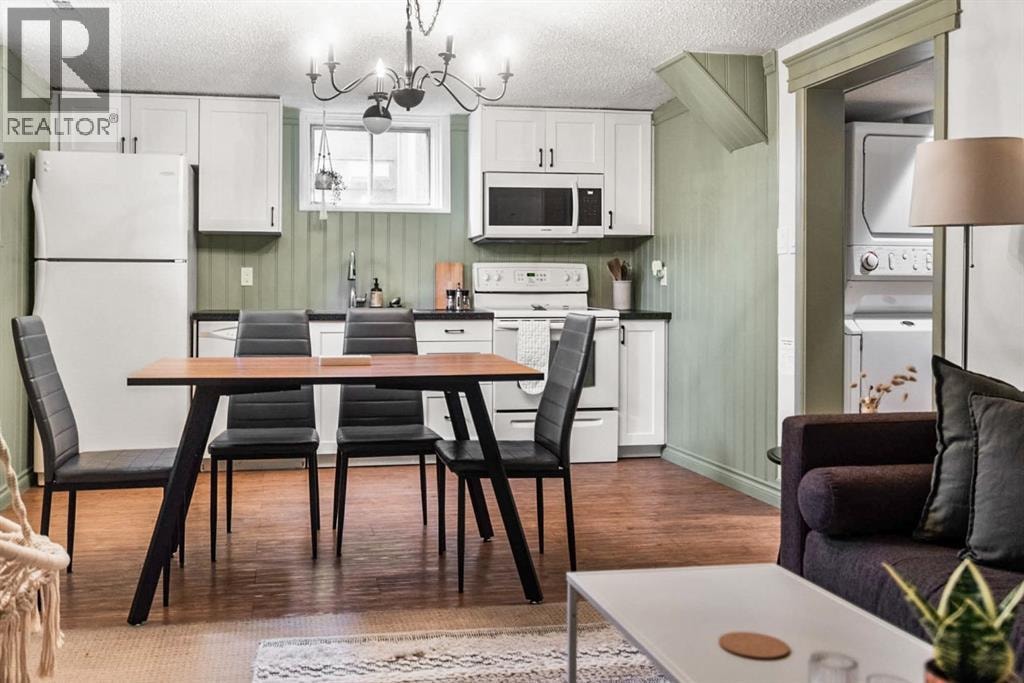 232 21 Avenue NE — photo 17