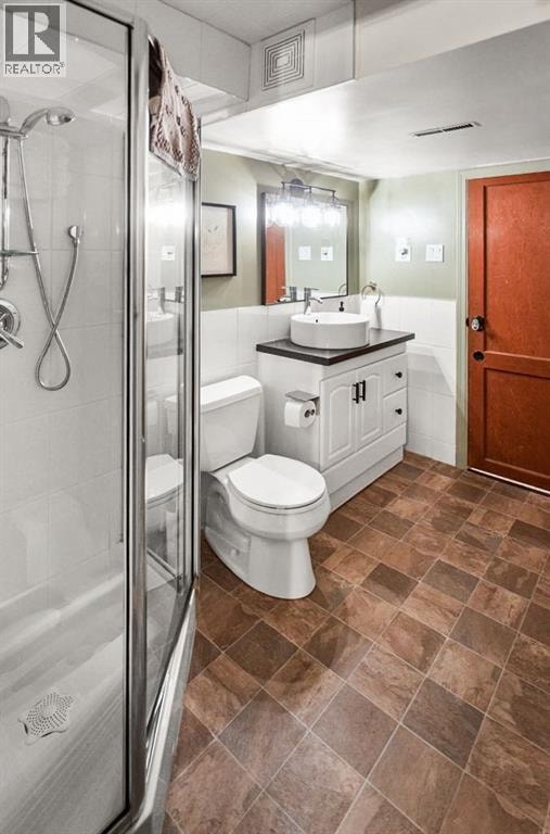 232 21 Avenue NE — photo 25