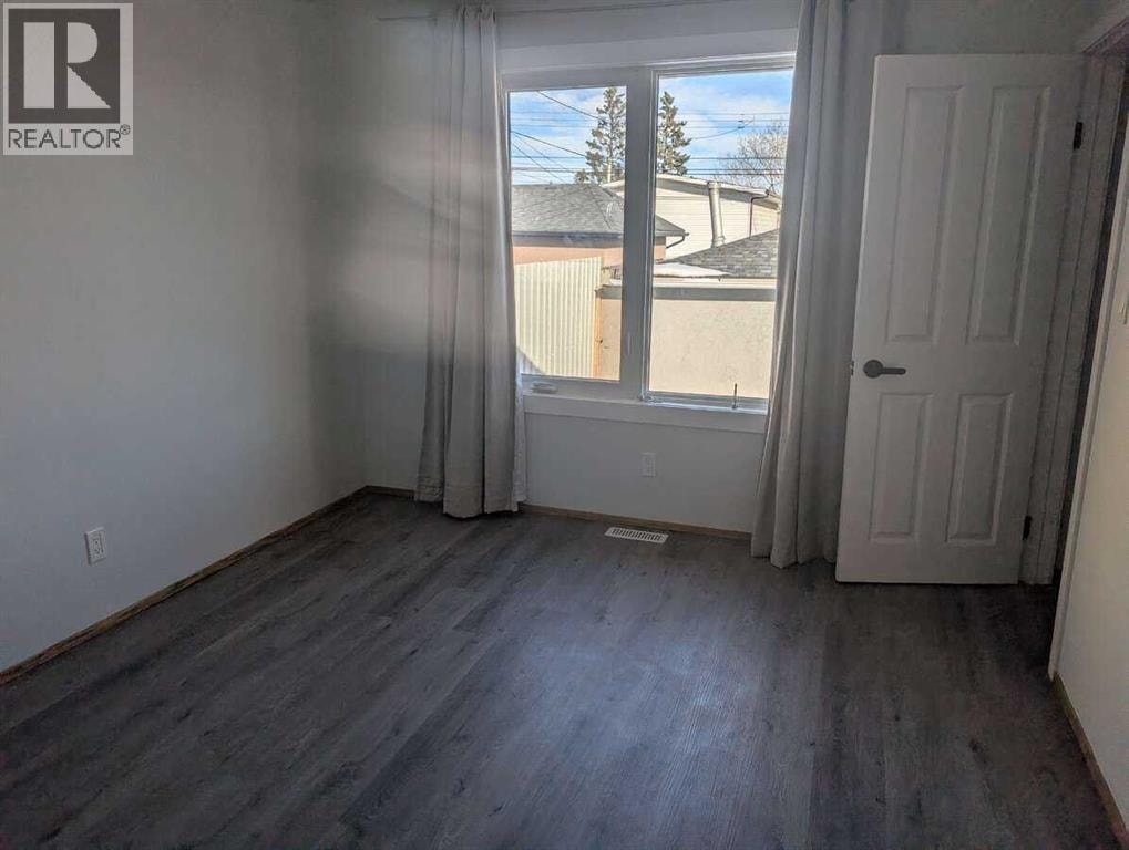 1106 39 Street SE — photo 14