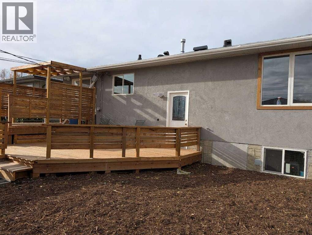 1106 39 Street SE — photo 36