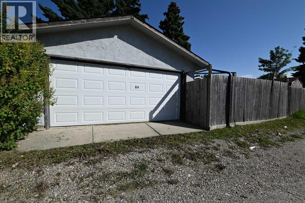 884 Rundlecairn Way NE — photo 25
