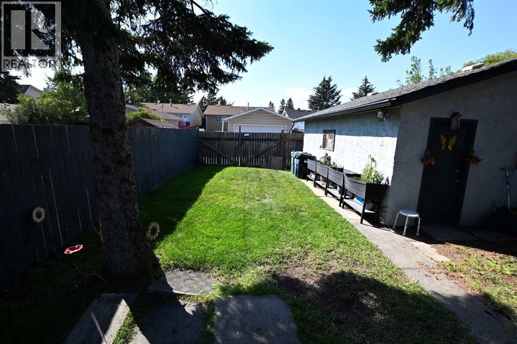 884 Rundlecairn Way NE — photo 24