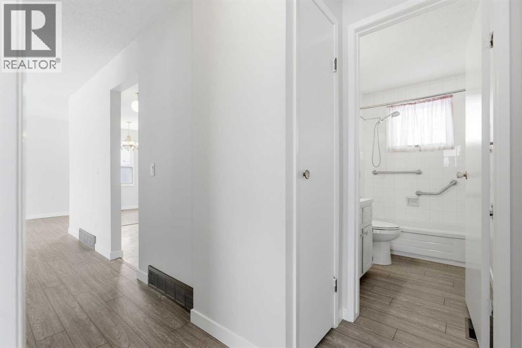 32 Fonda Mews SE — photo 26