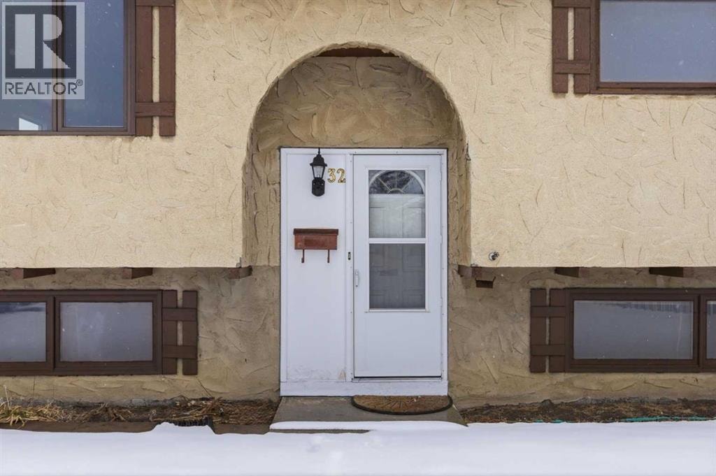 32 Fonda Mews SE — photo 3