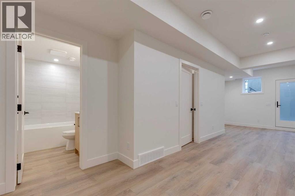 2124 7 Street NW — photo 29