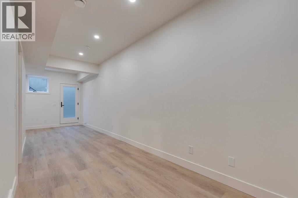 2124 7 Street NW — photo 27