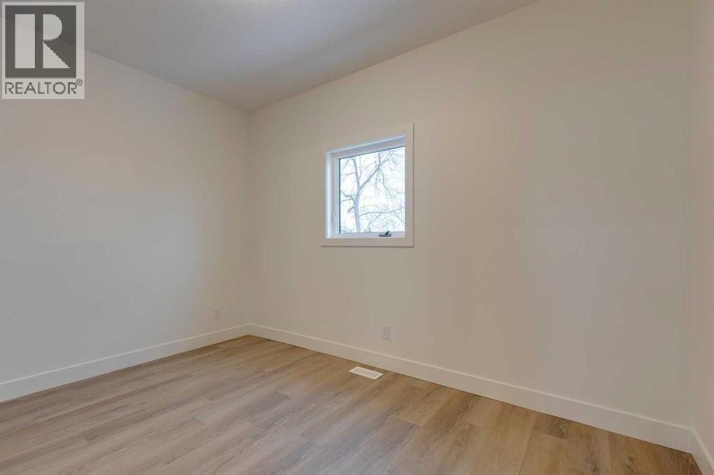 2124 7 Street NW — photo 22