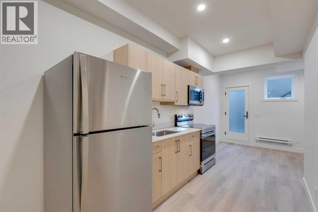 741 21 Avenue NW — photo 24
