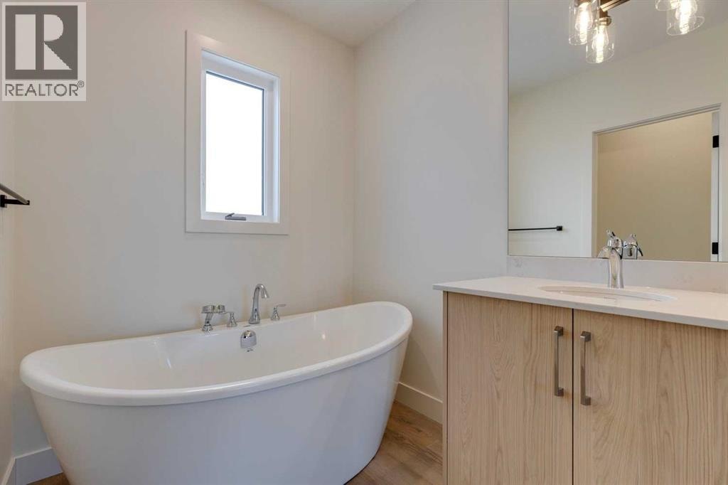 741 21 Avenue NW — photo 13