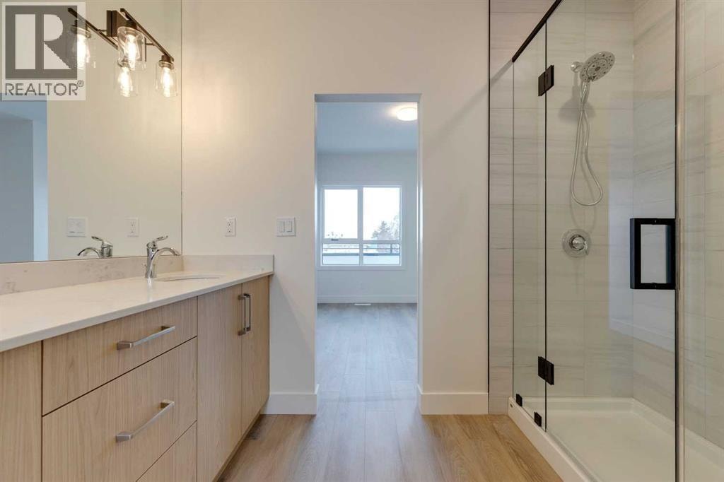 741 21 Avenue NW — photo 14