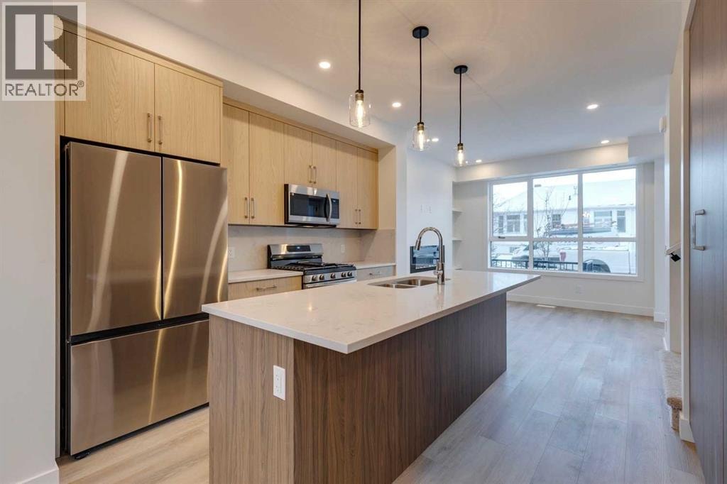 741 21 Avenue NW — photo 8