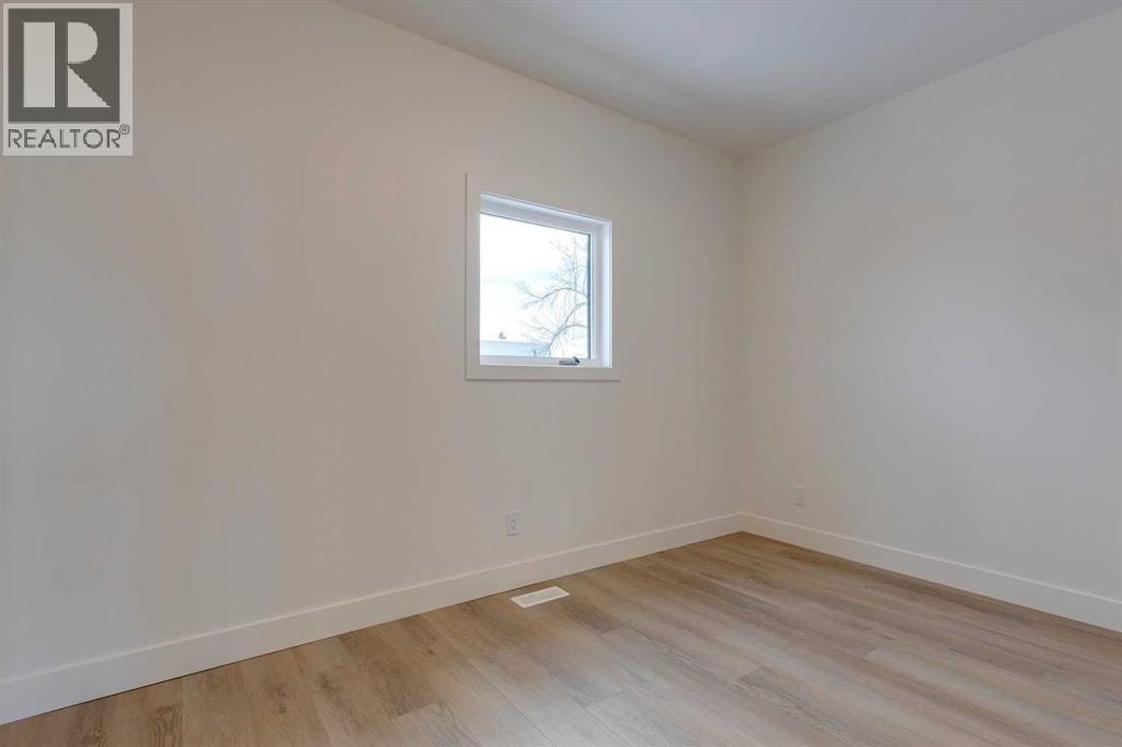741 21 Avenue NW — photo 20