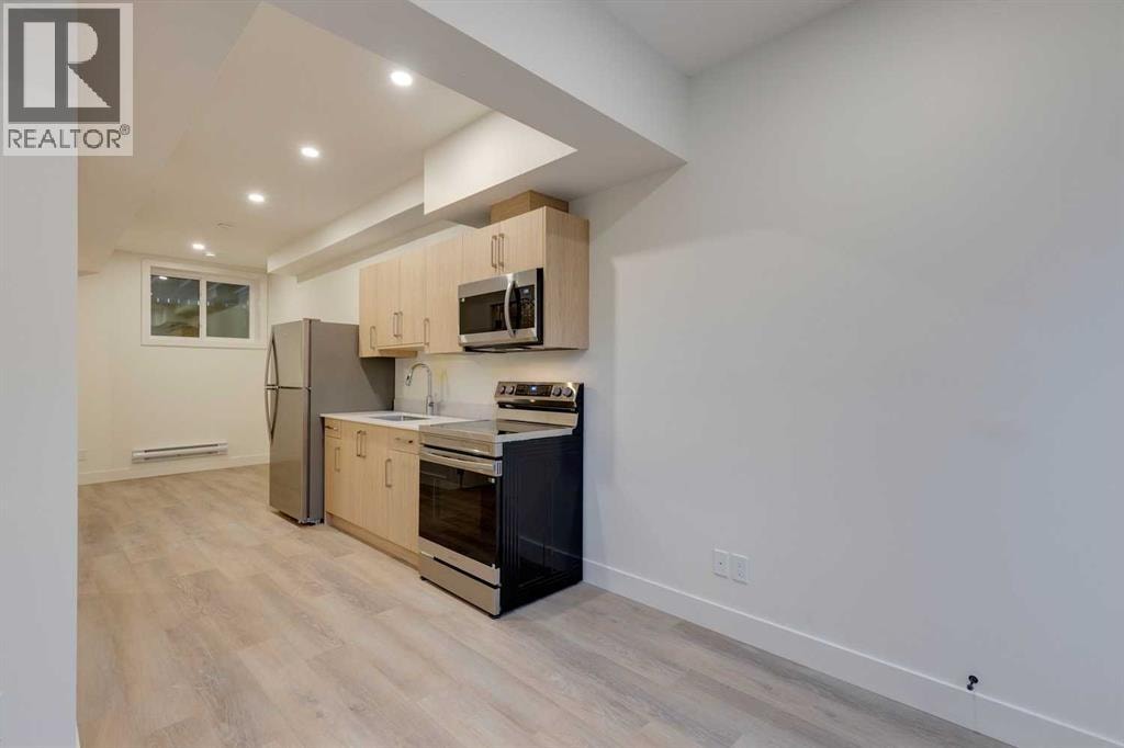 741 21 Avenue NW — photo 25