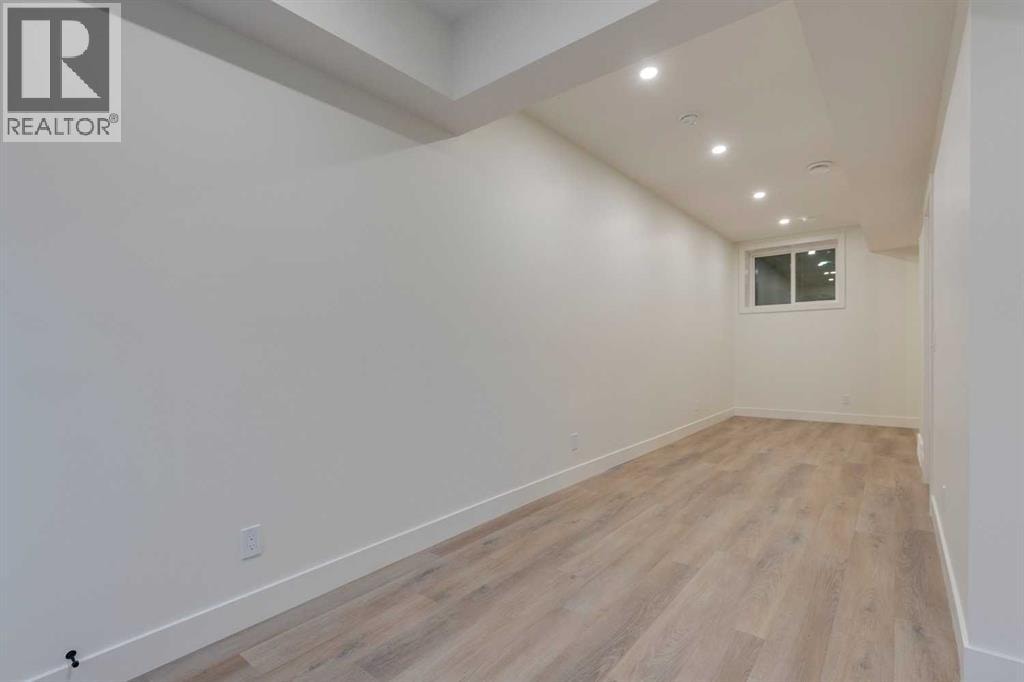 2126 7 Street NW — photo 23