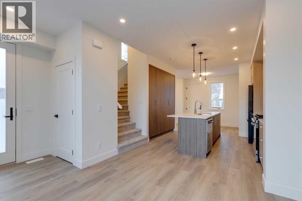 2126 7 Street NW — photo 32