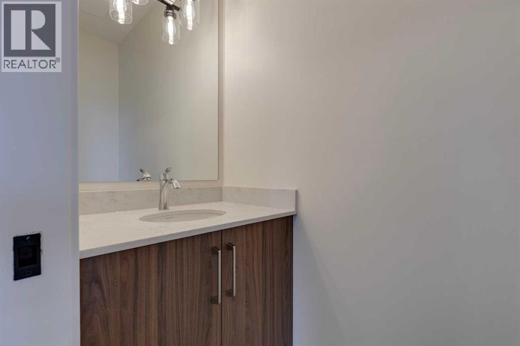 2126 7 Street NW — photo 33
