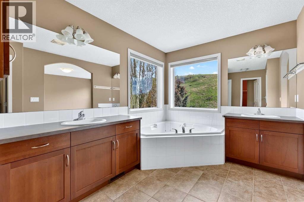 337 Discovery Ridge Boulevard SW — photo 32