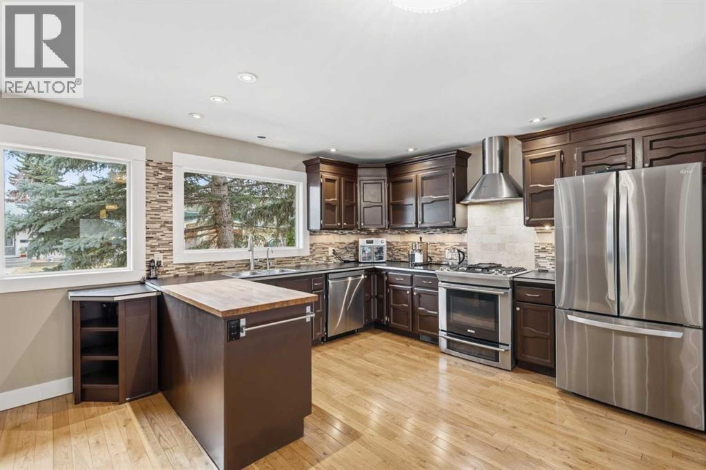 3308 Lakeside Crescent SW — photo 10
