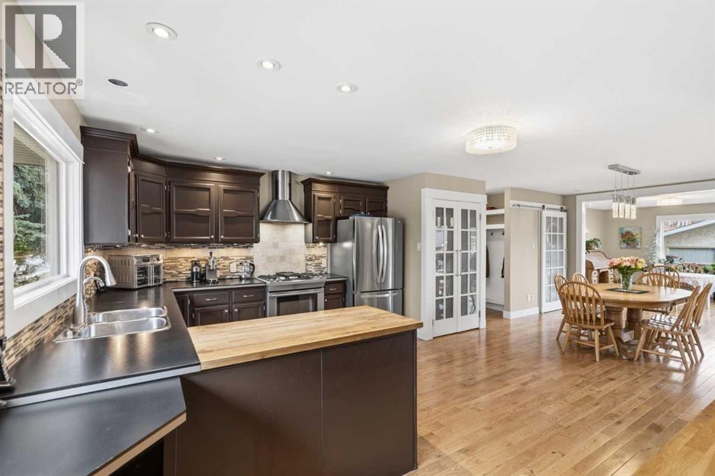 3308 Lakeside Crescent SW — photo 12