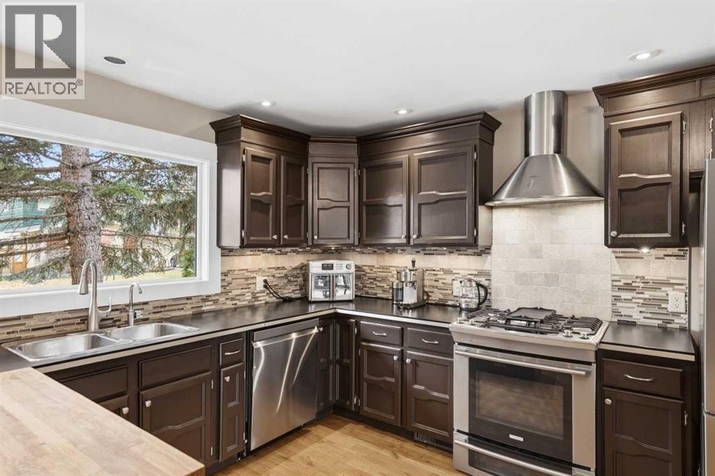 3308 Lakeside Crescent SW — photo 11