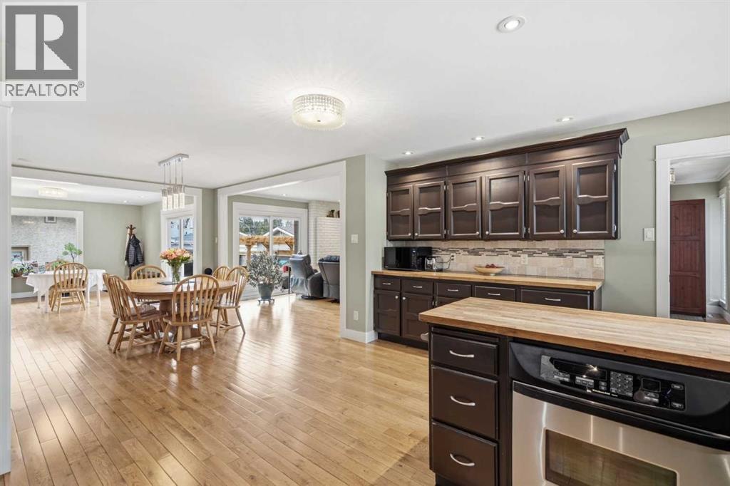 3308 Lakeside Crescent SW — photo 13