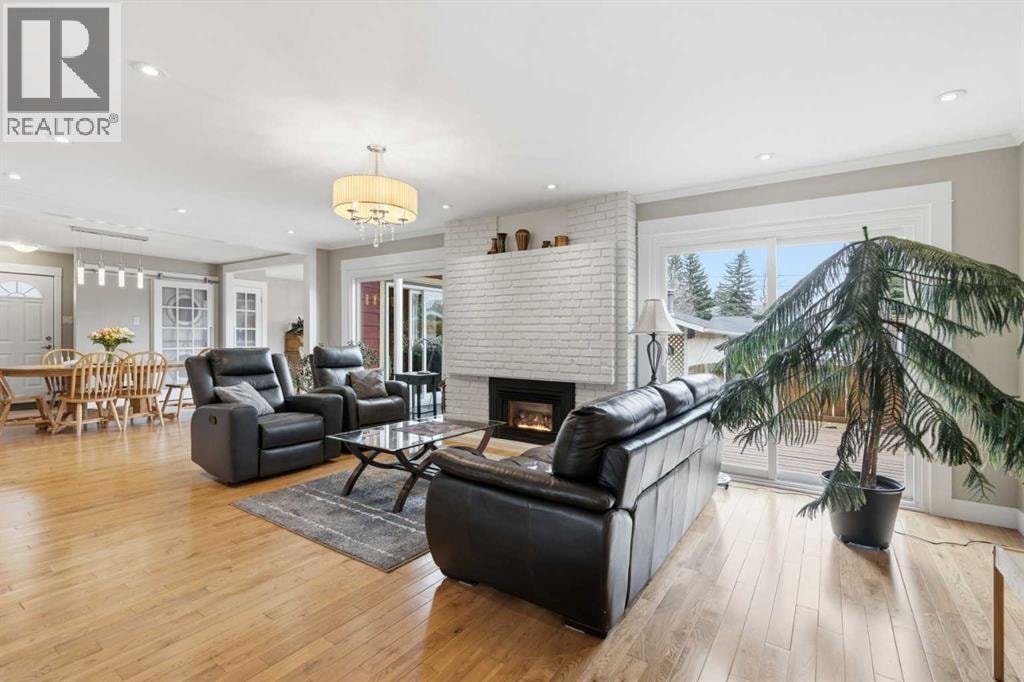 3308 Lakeside Crescent SW — photo 5