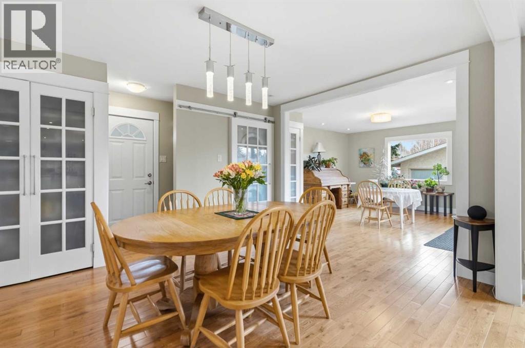 3308 Lakeside Crescent SW — photo 17