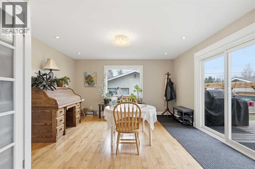 3308 Lakeside Crescent SW — photo 18