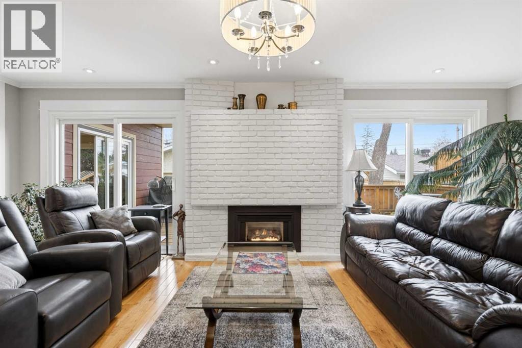 3308 Lakeside Crescent SW — photo 4