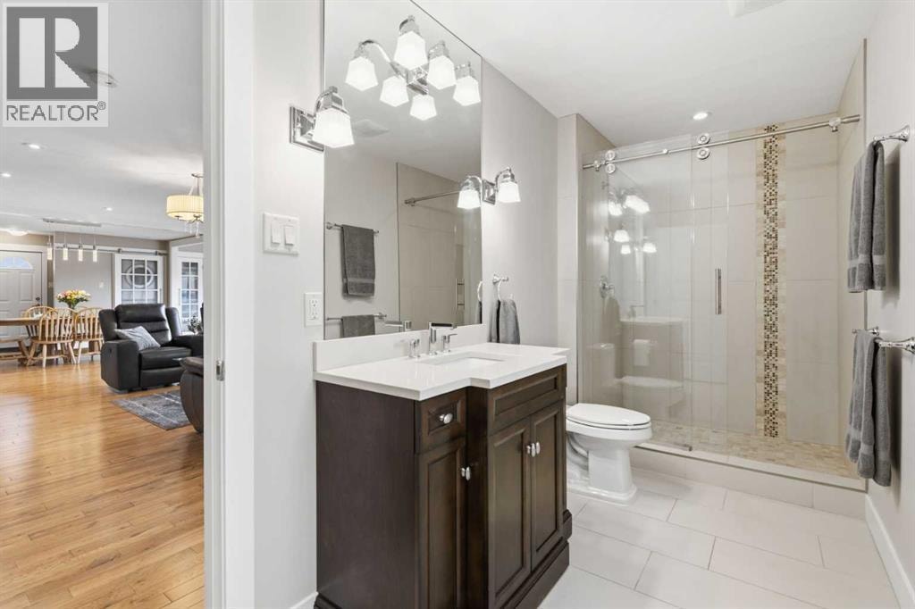 3308 Lakeside Crescent SW — photo 19