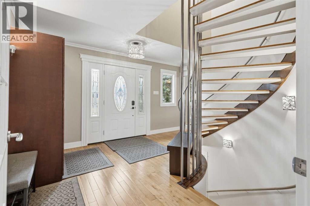 3308 Lakeside Crescent SW — photo 1