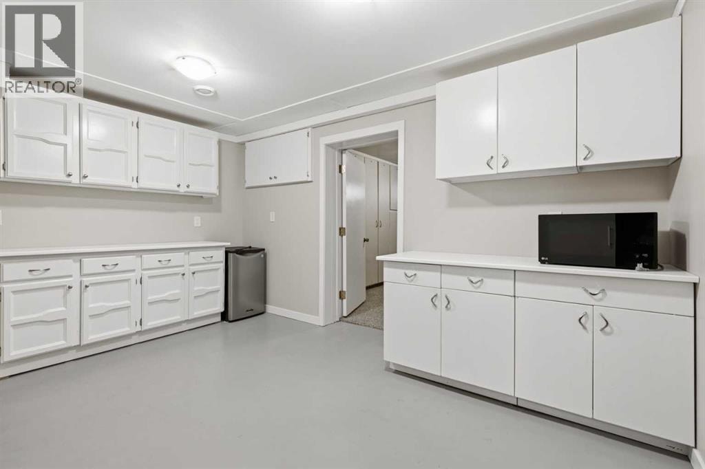 3308 Lakeside Crescent SW — photo 40