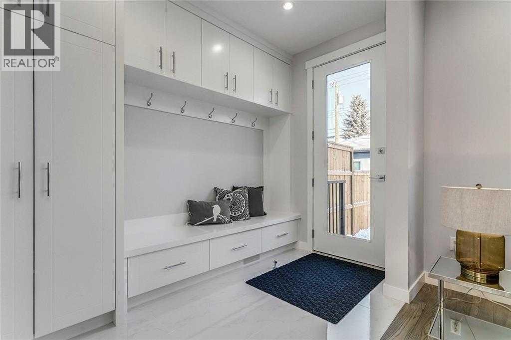 3122 39 Street SW — photo 10