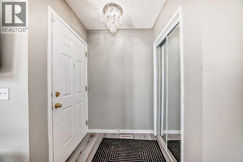 111 Martin Crossing Close NE — photo 2