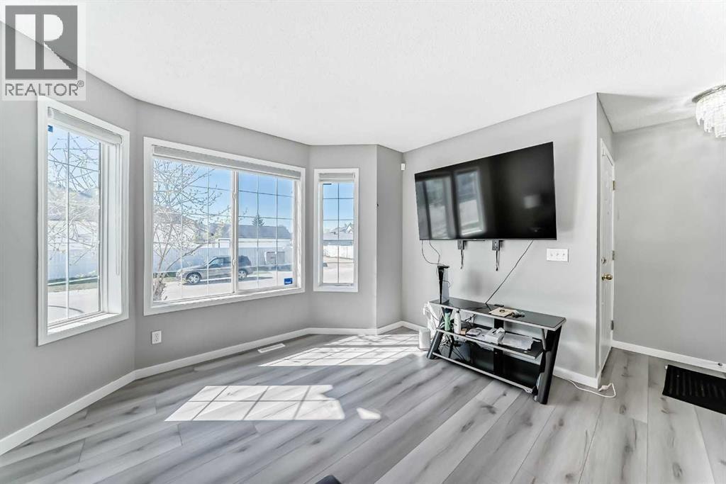 111 Martin Crossing Close NE — photo 3