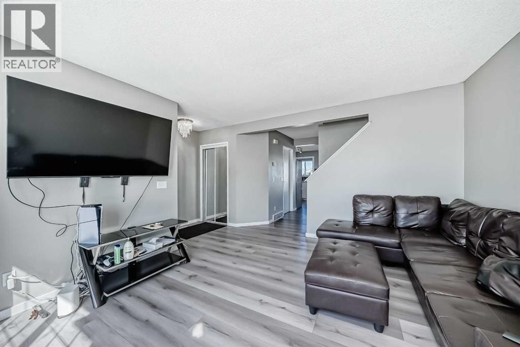 111 Martin Crossing Close NE — photo 4