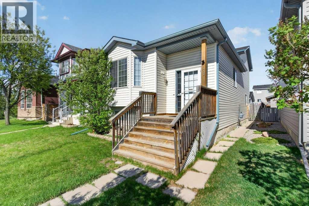 173 Martin Crossing Crescent NE — photo 2