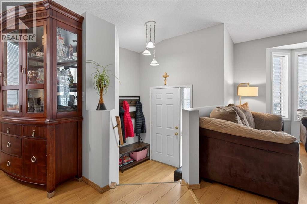 173 Martin Crossing Crescent NE — photo 3