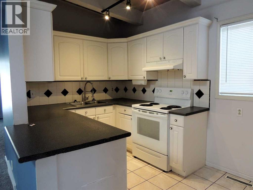 2713 Canmore Road NW — photo 17